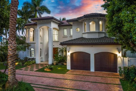 House in Fort Lauderdale, Florida 6 bedrooms, 429.39 sq.m. № 2068859 - photo 10