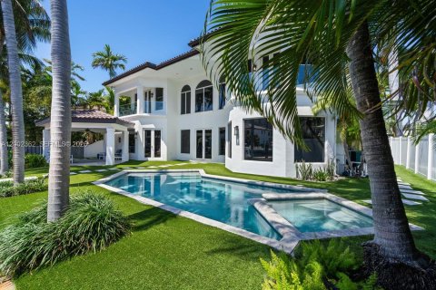 House in Fort Lauderdale, Florida 6 bedrooms, 429.39 sq.m. № 2068859 - photo 5
