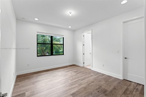 House in Boca Raton, Florida 5 bedrooms, 428.19 sq.m. № 1878402 - photo 18