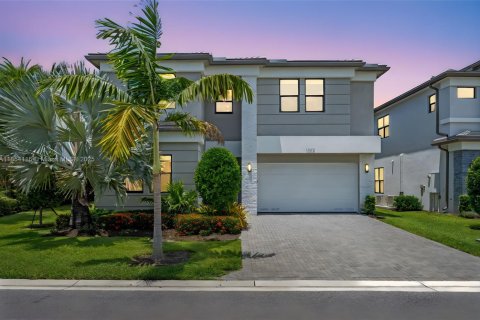 House in Boca Raton, Florida 5 bedrooms, 428.19 sq.m. № 1878402 - photo 3