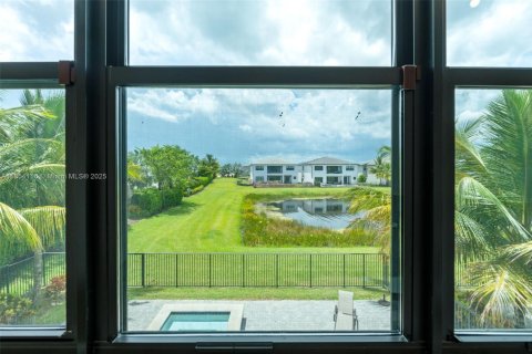 House in Boca Raton, Florida 5 bedrooms, 428.19 sq.m. № 1878402 - photo 25
