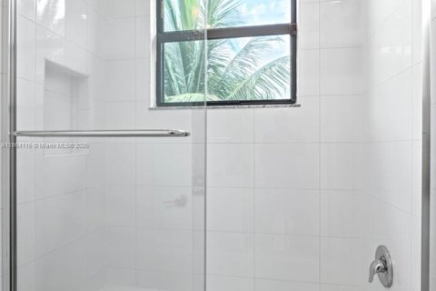 House in Boca Raton, Florida 5 bedrooms, 428.19 sq.m. № 1878402 - photo 16