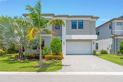 House in Boca Raton, Florida 5 bedrooms, 428.19 sq.m. № 1878402 - photo 1