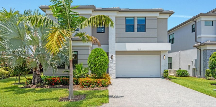 House in Boca Raton, Florida 5 bedrooms, 428.19 sq.m. № 1878402