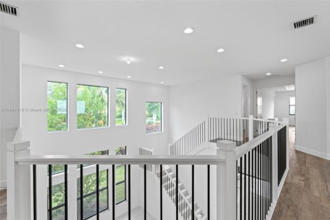 House in Boca Raton, Florida 5 bedrooms, 428.19 sq.m. № 1878402 - photo 27
