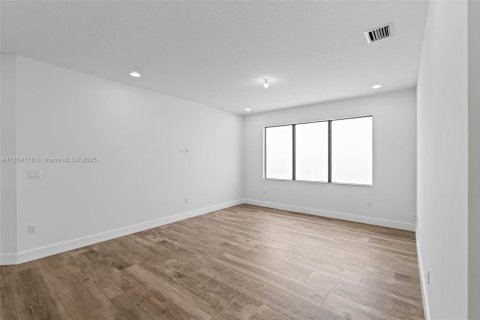House in Boca Raton, Florida 5 bedrooms, 428.19 sq.m. № 1878402 - photo 28
