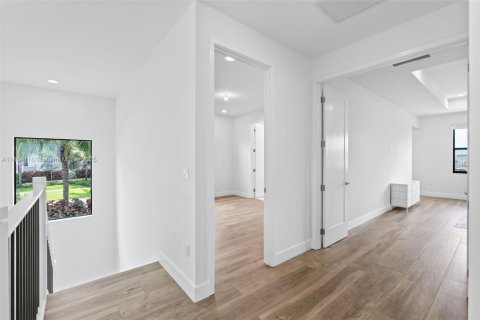 House in Boca Raton, Florida 5 bedrooms, 428.19 sq.m. № 1878402 - photo 19