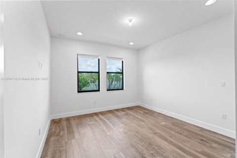House in Boca Raton, Florida 5 bedrooms, 428.19 sq.m. № 1878402 - photo 24