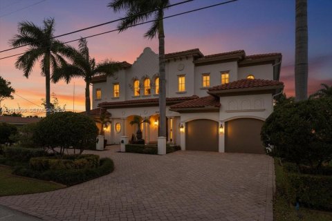 Villa ou maison à vendre à Pompano Beach, Floride: 6 chambres, 401.52 m2 № 1985703 - photo 1