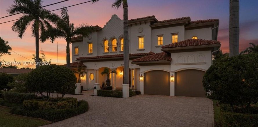 Villa ou maison à Pompano Beach, Floride 6 chambres, 401.52 m2 № 1985703