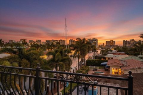 Villa ou maison à vendre à Pompano Beach, Floride: 6 chambres, 401.52 m2 № 1985703 - photo 11