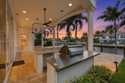 Villa ou maison à vendre à Pompano Beach, Floride: 6 chambres, 401.52 m2 № 1985703 - photo 2