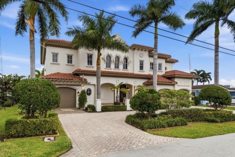 Villa ou maison à vendre à Pompano Beach, Floride: 6 chambres, 401.52 m2 № 1985703 - photo 4