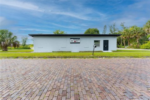 Propiedad comercial en venta en Sanford, Florida, 113.25 m2 № 1827281 - foto 1