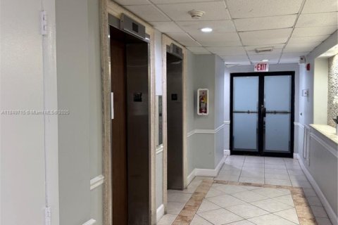 Купить кондоминиум в Майами-Бич, Флорида 1 спальня, 67.82м2, № 1957774 - фото 24