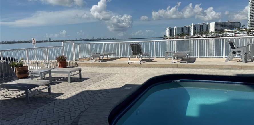 Кондоминиум с 1 спальней в Майами-Бич, Флорида № 1957774