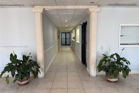 Купить кондоминиум в Майами-Бич, Флорида 1 спальня, 67.82м2, № 1957774 - фото 22