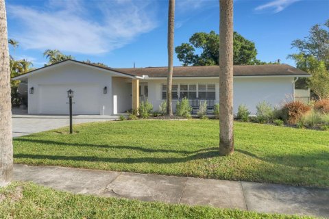 House in Fort Myers, Florida 3 bedrooms, 171.96 sq.m. № 1734380 - photo 2