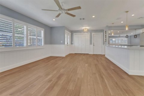 House in Fort Myers, Florida 3 bedrooms, 171.96 sq.m. № 1734380 - photo 6