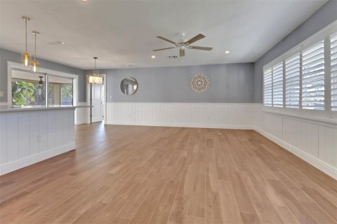 House in Fort Myers, Florida 3 bedrooms, 171.96 sq.m. № 1734380 - photo 8