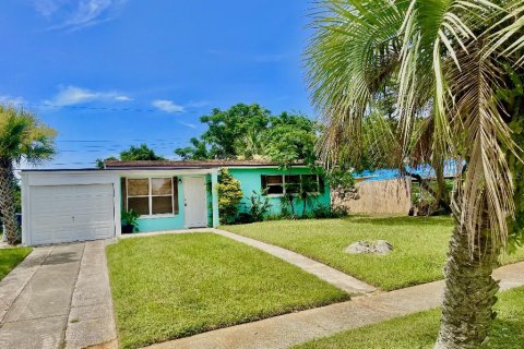 House in Ormond Beach, Florida 2 bedrooms, 129.51 sq.m. № 1810885 - photo 2