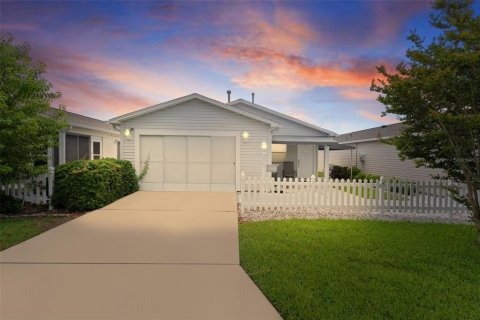 Villa ou maison à The Villages, Floride 2 chambres, 107.77 m2 № 2138288