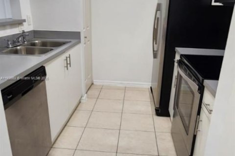 Copropriété à louer à Miramar, Floride: 1 chambre, 67.82 m2 № 1964691 - photo 1