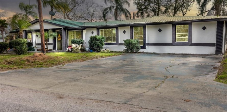 Casa en Wauchula, Florida 7 dormitorios, 288.46 m2 № 1559833