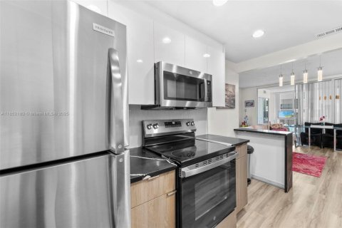 Condominio en venta en Miami Beach, Florida, 1 dormitorio, 91.04 m2 № 1858835 - foto 16