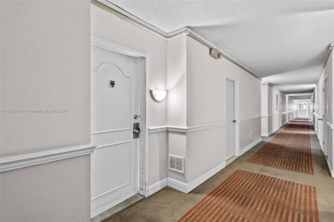 Condominio en venta en Miami Beach, Florida, 1 dormitorio, 91.04 m2 № 1858835 - foto 27