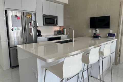 Condo in Miami, Florida, 2 bedrooms  № 2026380 - photo 11