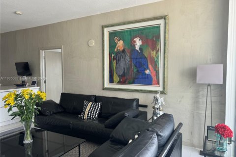 Condo in Miami, Florida, 2 bedrooms  № 2026380 - photo 7