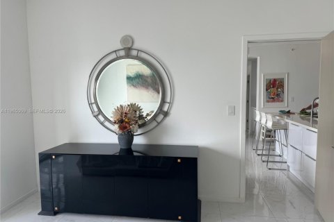 Condo in Miami, Florida, 2 bedrooms  № 2026380 - photo 16
