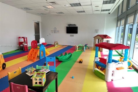 Condo in Miami, Florida, 2 bedrooms  № 2026380 - photo 27