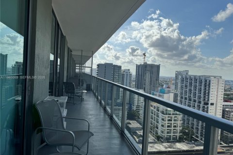 Condo in Miami, Florida, 2 bedrooms  № 2026380 - photo 2