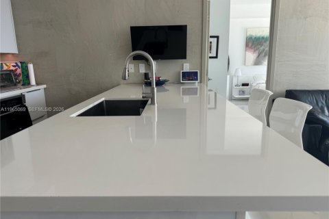 Condo in Miami, Florida, 2 bedrooms  № 2026380 - photo 12