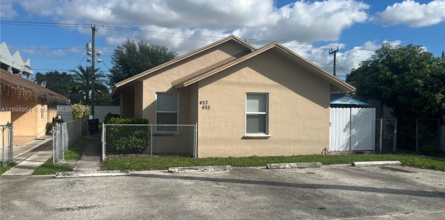 Immobilier commercial à Hialeah, Floride 154.12 m2 № 2014759