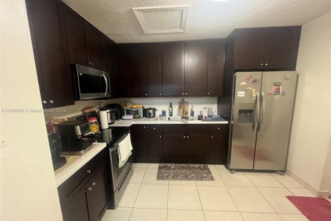 Immobilier commercial à vendre à Hialeah, Floride: 154.12 m2 № 2014759 - photo 3