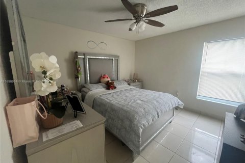Immobilier commercial à vendre à Hialeah, Floride: 154.12 m2 № 2014759 - photo 6