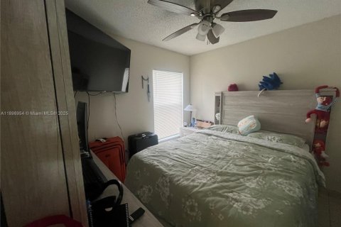 Immobilier commercial à vendre à Hialeah, Floride: 154.12 m2 № 2014759 - photo 7