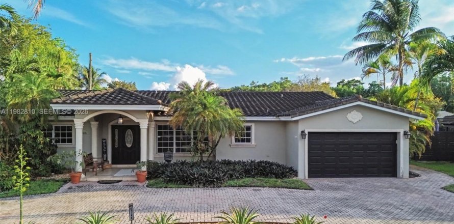 Дом в Майами-Лейкс, Флорида 4 спальни, 195.09м2 № 2050143