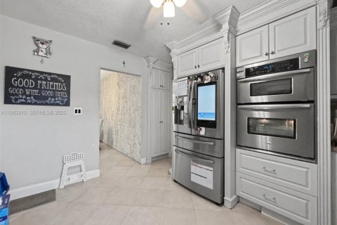 Купить виллу или дом в Майами-Лейкс, Флорида 4 спальни, 195.09м2, № 2050143 - фото 10