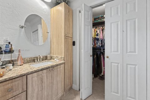 Купить виллу или дом в Майами-Лейкс, Флорида 4 спальни, 195.09м2, № 2050143 - фото 21