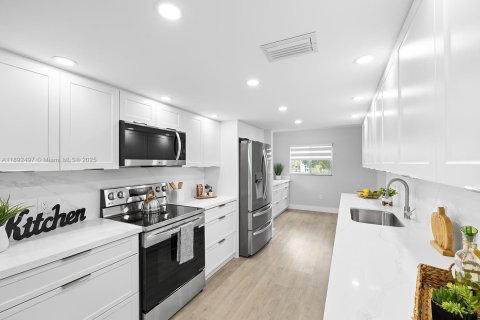 Condominio en venta en Pembroke Pines, Florida, 2 dormitorios, 142.42 m2 № 1948521 - foto 3