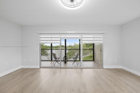 Condominio en venta en Pembroke Pines, Florida, 2 dormitorios, 142.42 m2 № 1948521 - foto 9