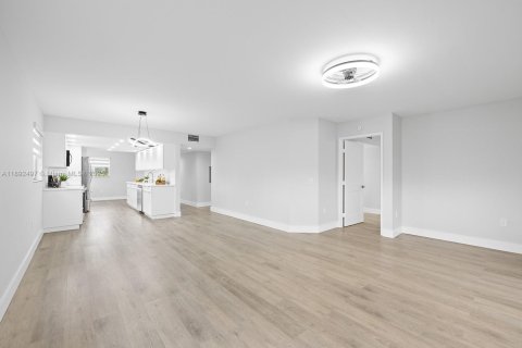 Condominio en venta en Pembroke Pines, Florida, 2 dormitorios, 142.42 m2 № 1948521 - foto 7