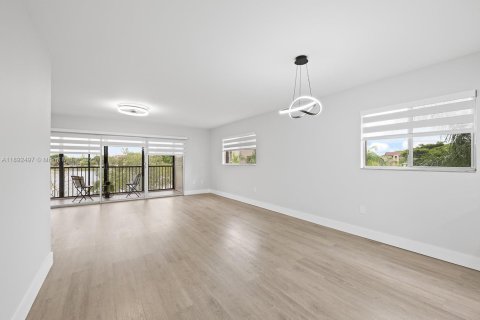 Condominio en venta en Pembroke Pines, Florida, 2 dormitorios, 142.42 m2 № 1948521 - foto 8