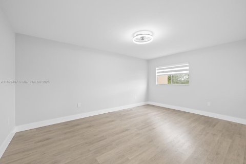 Condominio en venta en Pembroke Pines, Florida, 2 dormitorios, 142.42 m2 № 1948521 - foto 12