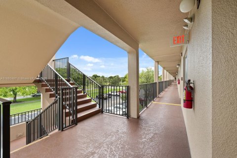 Condominio en venta en Pembroke Pines, Florida, 2 dormitorios, 142.42 m2 № 1948521 - foto 29