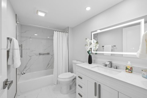 Condominio en venta en Pembroke Pines, Florida, 2 dormitorios, 142.42 m2 № 1948521 - foto 19